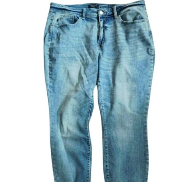 Judy Blue Size 20W Skinny Fit Plus Size STRETCH Distressed Med Wash Denim Jeans - Picture 1 of 3